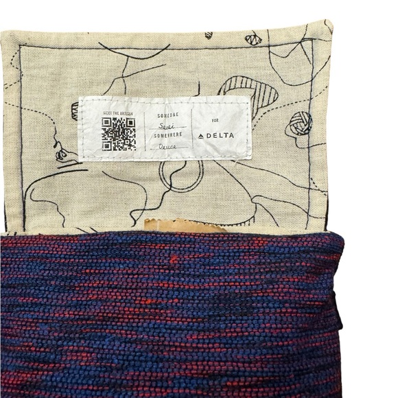 Delta Premium Select Someone Somewhere
Artisan-Made Amenity Kit. NWT - Picture 5 of 7